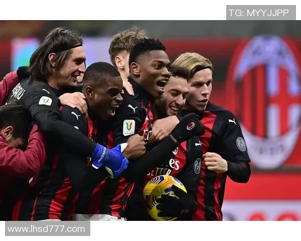 欧冠激战：AC米兰逆转曼联神扑瞬间点燃全场激情解析